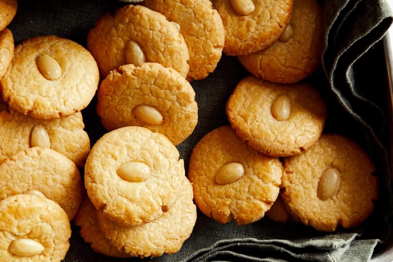 chinese-restaurant-almond-cookies-recipe