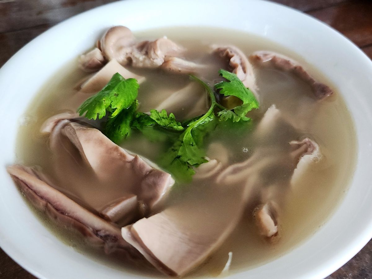 pig-stomach-soup-with-peppercorns-recipe